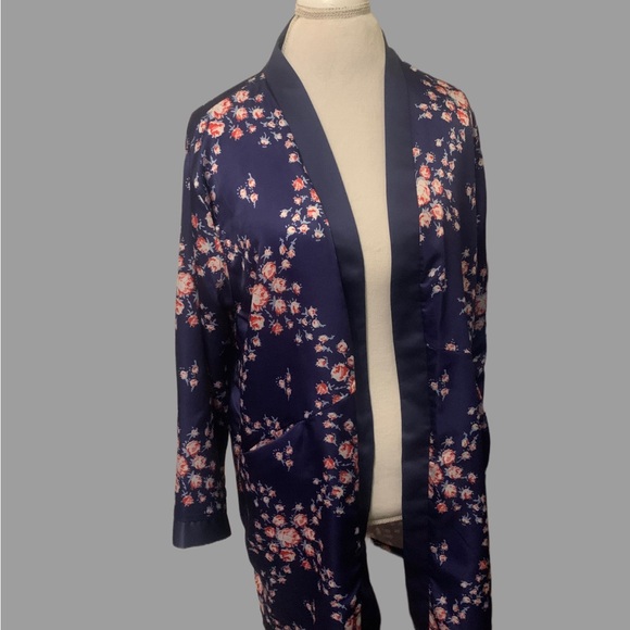 Morgan Lane Blue Floral Robe - Picture 2 of 8